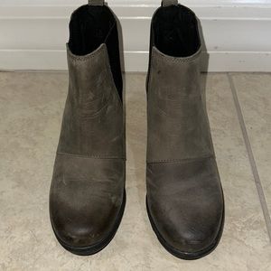 SOREL Joan of Arc Wedge II boot dark grey size 7.5, black side gore panels EUC